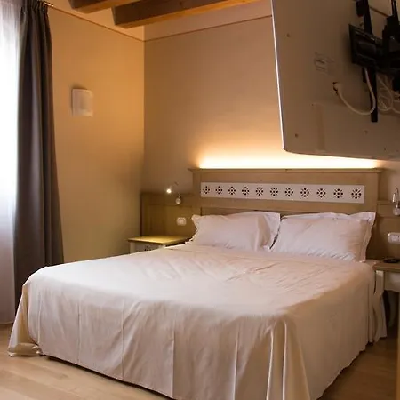 Hotel Sesmones Lodi